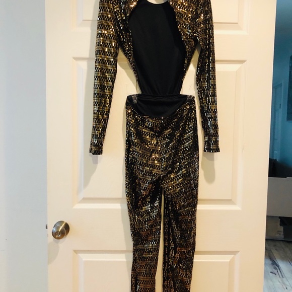 Jumpsuit sequence - Picture 3 of 4